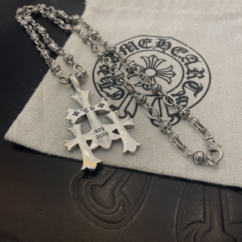 Ch*0me He**ts necklaces